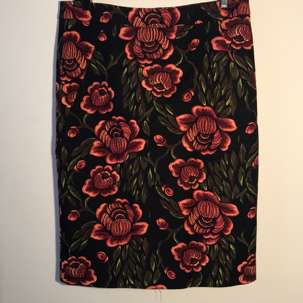 Classy fun shirt! 🌹🌺